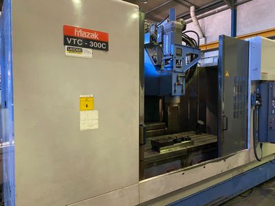 CENTRE d’USINAGE MAZAK VTC-300 C à commandes numériques avec…
