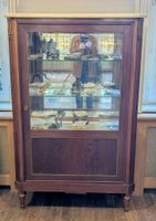 Vitrine droite en acajou sculpté, bronze et laiton doré cise… (photo 5)
