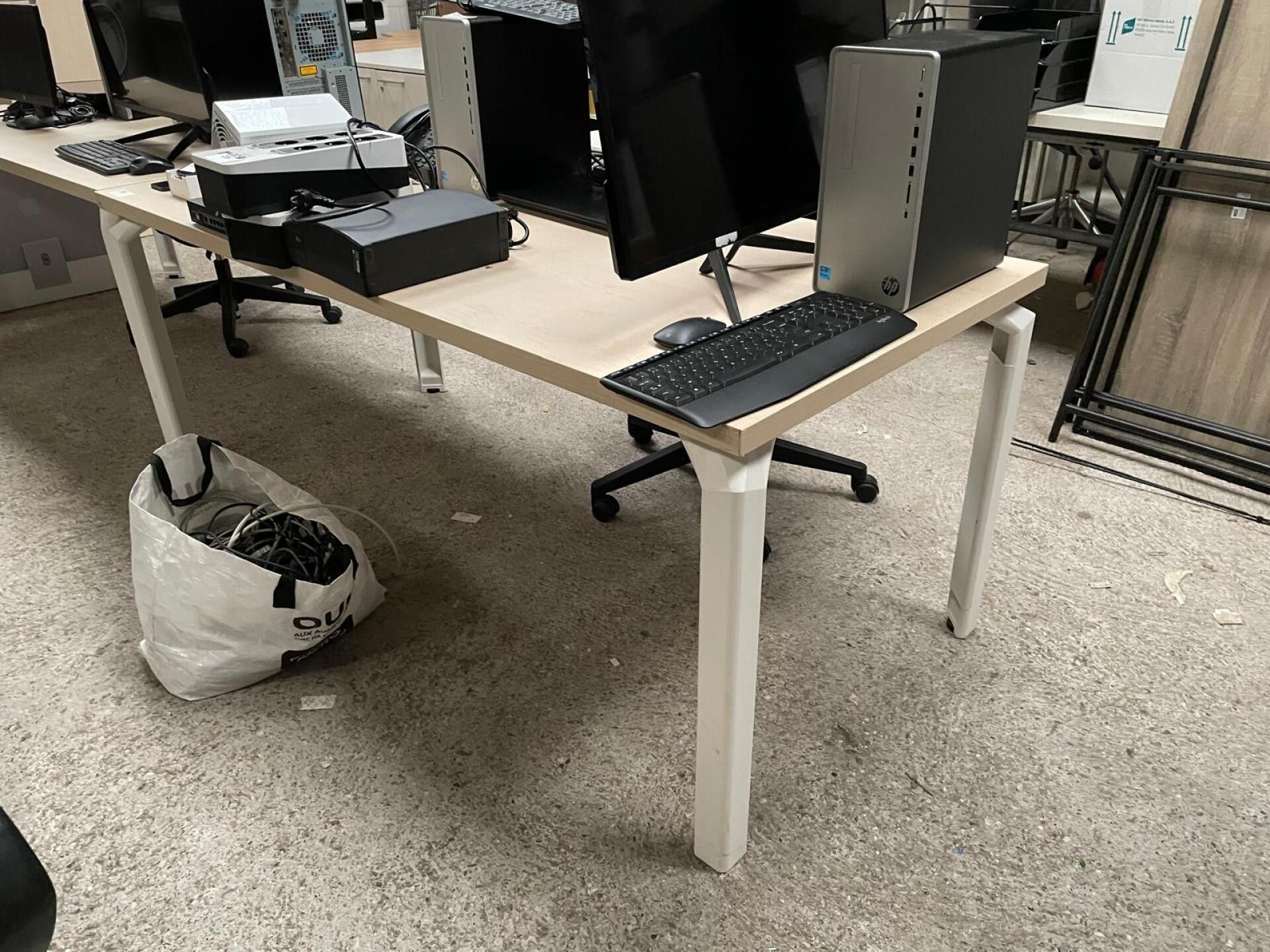 Bureau droit 180X80 HAWORTH BEIGE/BLANC et son fauteuil