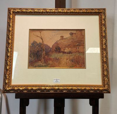 tableau représentant un paysage, dans un cadre doré, posé sur un chevalet en bois