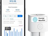 La prise connectée est reliée à un iPhone et à un chargeur