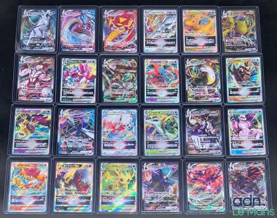 gros plan d'une collection de cartes pokemon sur une table