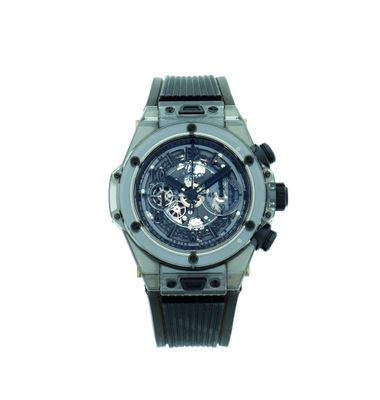 une photo d'une montre sur fond blanc