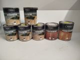 de nombreux types de bois et de peinture sur le comptoir