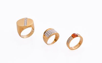 Groupe de trois bagues en or 18k et diamants - Photo 1