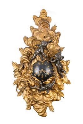 une horloge dorée et noire sur fond blanc