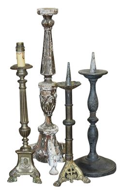 Ensemble en bois, bronze et métal comprenant 4 PIQUE-CIERGES…