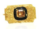 une image montrant un gros plan d'une bague sertie d'une pierre