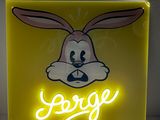 enseigne au néon représentant un lapin de dessin animé avec le mot « booge » inscrit sur son visage