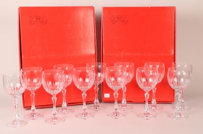 CRISTALLERIE de PARIS. Suite de douze verres en cristal moul…