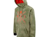 Le sweat à capuche est vert et comporte une capuche rouge.
