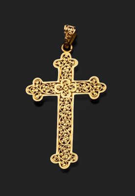 un pendentif en forme de croix en or sur fond noir