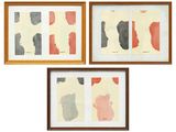 trois tableaux encadrés, de couleurs et de formes différentes, accrochés à un mur blanc