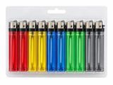 six briquets de couleurs différentes dans un étui en plastique