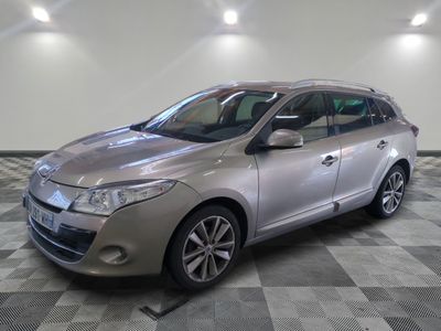 a picture of a silver car on a checkered floor