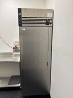 Armoire positive inox une porte TRUE modèle EP 700M