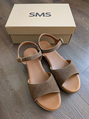 Paire de chaussures de marque SMS