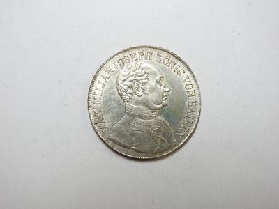 une pièce en argent portant le portrait d'un homme