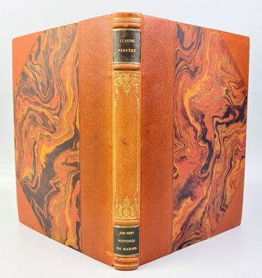 gros plan d'un livre sur une surface blanche