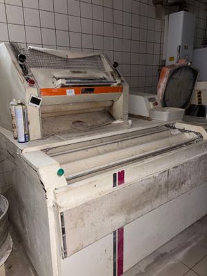 une machine qui se trouve dans une pièce
