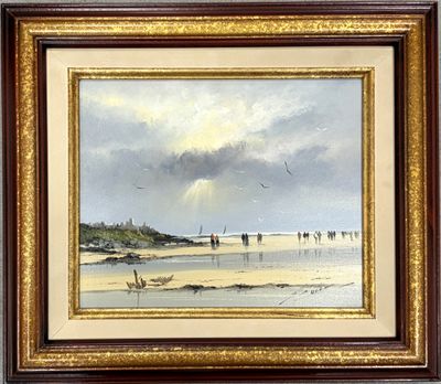 une peinture à l'huile représentant une scène de plage avec des personnes marchant sur le sable