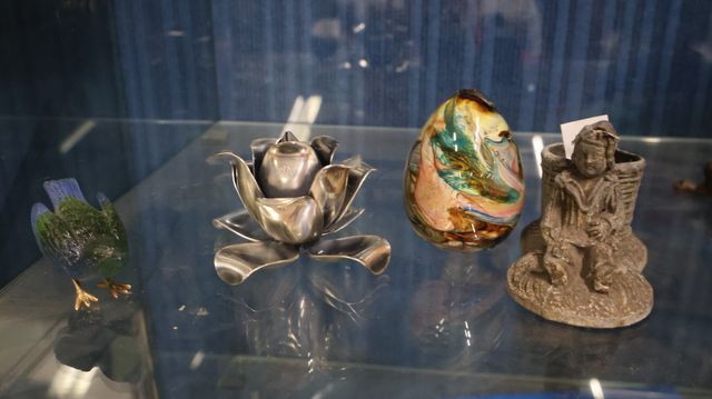 4 objets de vitrine