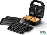 une image représentant un appareil à sandwichs contenant quatre tranches de pain