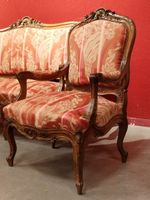 Canapé et paire de fauteuils en noyer mouluré et sculpté, mo… (photo 5)