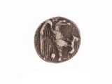 l'image d'une pièce de monnaie sur laquelle figure un aigle, posée sur une surface blanche