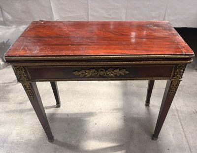Table à jeux carré (70x81x40 fermée et 70x81x80 ouverte) s'o…