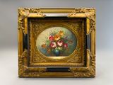 une photo d'un tableau de fleurs dans un cadre doré
