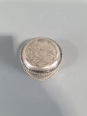an image of a silver box sitting on top of a table