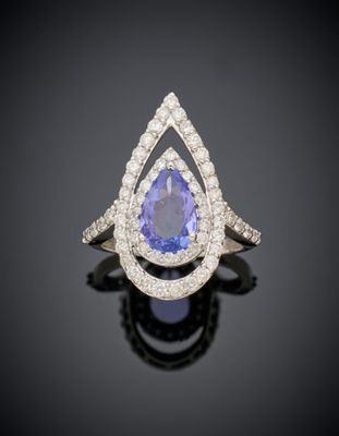 une bague en tanzanite et diamants