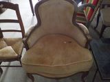 a chair that is sitting in the middle of a room