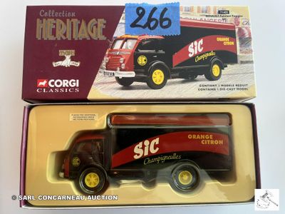 un camion rouge et noir dans une boîte, avec une étiquette de prix dessus
