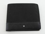 un portefeuille noir posé sur une table blanche