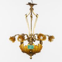 Lustre orné de putti et de plaques en forme de coquilles de … (photo 2)