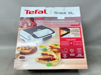 La boîte de Tefa Snack XL est ouverte sur la table.