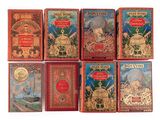 Six livres pour enfants d'époque sont alignés sur une surface blanche