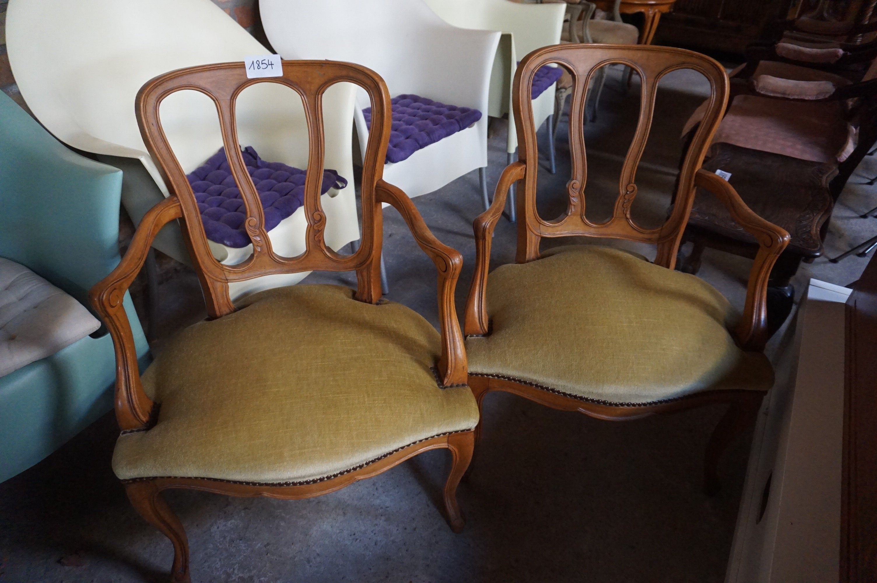 2 fauteuils de style Louis XV