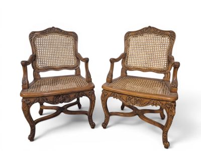 paire de chaises anciennes à dossier en rotin
