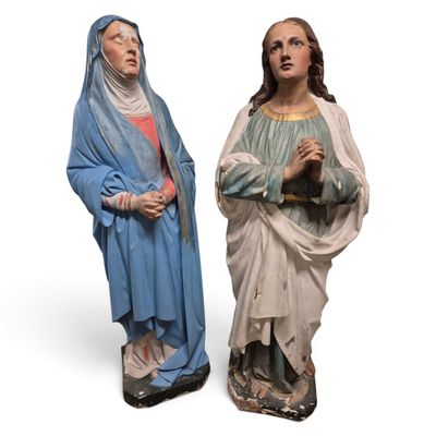 Deux statues de Jésus et de Marie se dressent l'une à côté de l'autre