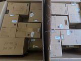 plusieurs boîtes empilées les unes sur les autres
