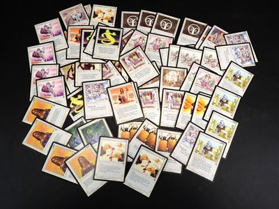 beaucoup de cartes sur la table