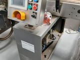 une image d'une machine en fonctionnement dans une usine