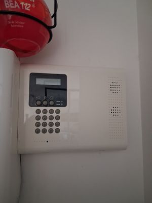a fire extinguisor and a fire hydrant on the wall