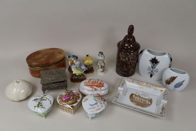 a lot of small items that are on the table