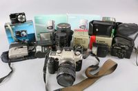 Lot d'APPAREILS PHOTO dont CANON EOS 50 avec objectifs, YASH…