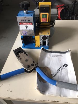 a picture of a machine that is sitting on top of a table