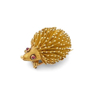 an image of a gold hedge broochle with ruby eyes